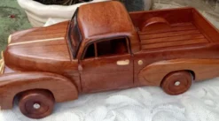 Casa Padrino Deko Oldtimer Pickup Auto Braun / Naturfarben 40 x 23 x H. 18 cm - Handgefertigtes Holz Auto - Wohnzimmer Deko - Schreibtisch Deko - Deko Accessoires