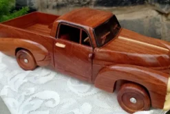 Casa Padrino Deko Oldtimer Pickup Auto Braun / Naturfarben 40 x 23 x H. 18 cm - Handgefertigtes Holz Auto - Wohnzimmer Deko - Schreibtisch Deko - Deko Accessoires
