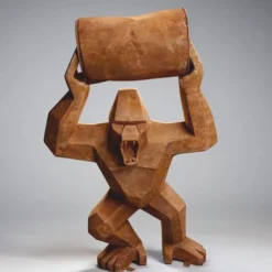 Casa Padrino Deko Skulptur Gorilla mit Fass Rost H. 140 cm - Affen Figur - Große Garten Figur - Große Tierfiguren