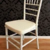 Casa Padrino Designer Acryl Stuhl Ghost Chair in Weiß mit Sitzkissen in Creme - 92,5 x 40 x 46 cm - Polycarbonat Stuhl