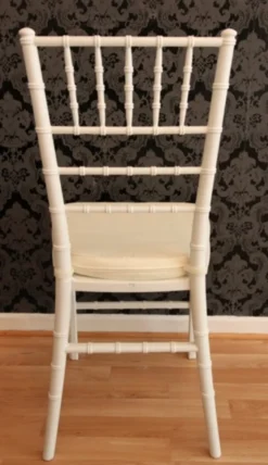 Casa Padrino Designer Acryl Stuhl Ghost Chair in Weiß mit Sitzkissen in Creme - 92,5 x 40 x 46 cm - Polycarbonat Stuhl