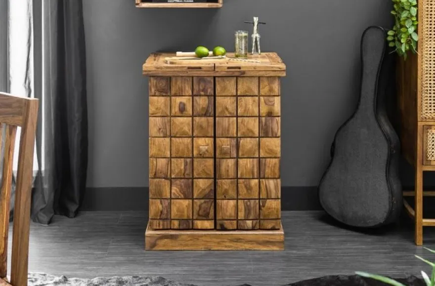 Casa Padrino Designer Barschrank Naturfarben / Braun 65-130 x 50 x H. 90 cm - Moderner Massivholz Weinschrank mit 2 Türen und Schublade - Barmöbel