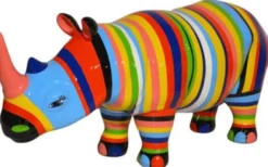 Casa Padrino Designer Dekofigur Nashorn mit Streifen Mehrfarbig 175 x H. 80 cm - Riesige Deko Skulptur - Gartenfigur - Luxus Gartendeko