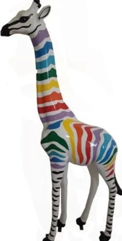 Casa Padrino Designer Deko Giraffe mit Streifen Weiß / Mehrfarbig H. 205 cm - Riesige Dekofigur - Gartendeko Skulptur - Gartenfigur