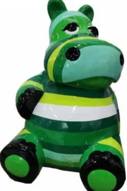 Casa Padrino Designer Deko Skulptur Sitzendes Nilpferd Grün / Mehrfarbig H. 48 cm - Wetterbeständige Dekofigur - Wohnzimmer Deko - Garten Deko - Terrassen Deko