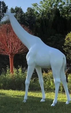 Casa Padrino Designer Deko Skulptur Giraffe Weiß H. 320 cm - Riesige Dekofigur - Lebensgroße Tierfigur - Wetterbeständige Gartendeko Figur XXL Skulptur