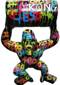 Casa Padrino Designer Deko Skulptur Gorilla Affe mit Fass Schwarz / Bunt H. 100 cm - Wetterbeständige Dekofigur - Designer Deko Tierfigur