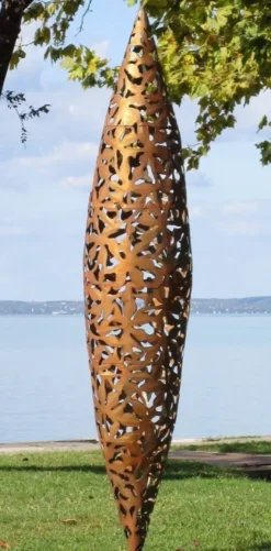 Casa Padrino Designer Garten Skulptur Zapfen Kegel Rostfarben Ø 40 x H. 200 cm - Handgefertigte Gartenfigur - Luxus Garten Dekoration