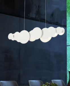 Casa Padrino Designer LED Hängeleuchte Weiß / Silber 82 x 8 x H. 38 cm - Luxus Pendelleuchte