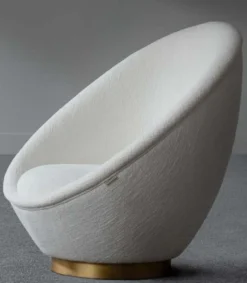 Casa Padrino Designer Lounge Sessel Weiß / Messingfarben 85 x 90 x H. 95 cm - Wohnzimmer Sessel - Hotel Sessel - Luxus Qualität