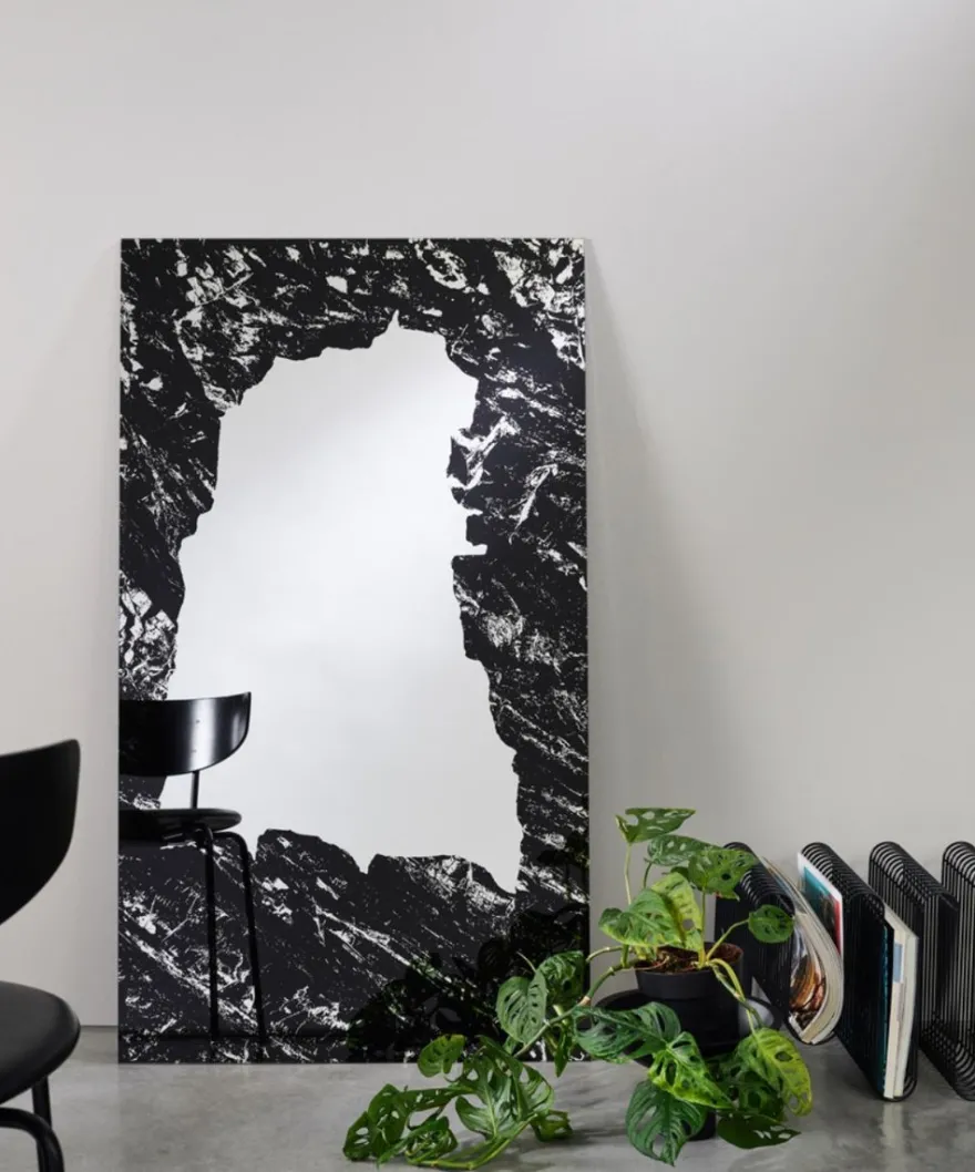 Casa Padrino Designer Wandspiegel Schwarz 70 x H. 123 cm - Wohnzimmer Spiegel - Garderoben Spiegel - Luxus Kollektion