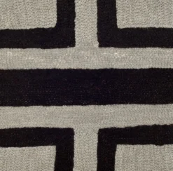 Casa Padrino Designer Zierkissen Schwarz & Grau 50 x H. 50 cm - Luxus Kissen