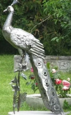 Casa Padrino Gartendeko Skulptur Pfau Silber 50 x 75 x H. 118 cm - Elegante Edelstahl Gartendeko Figur - Wetterbeständige Gartenfigur