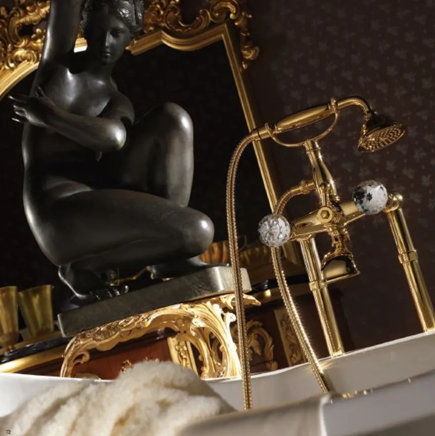 Casa Padrino Jugendstil Badewannen Armatur Gold H. 105,5 cm - Nostalgische Badezimmer Badewannen Armatur mit Brause und Standfüßen