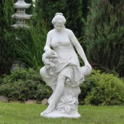 Casa Padrino Jugendstil Garten Deko Skulptur Frau mit Blumenstrauß Weiß / Grau 46 x 46 x H. 121 cm - Elegante Garten Deko Stein Figur - Barock & Jugendstil Garten Deko Accessoires