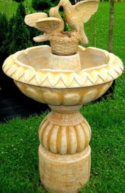 Casa Padrino Jugendstil Gartenbrunnen mit dekorativen Tauben Beige Ø 73 x H. 125 cm - Eleganter Garten Springbrunnen - Barock & Jugendstil Gartendeko Brunnen