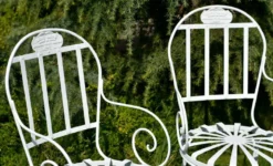 Casa Padrino Jugendstil Garten Stuhl Weiß 47 x 47 x H. 94 cm - Handgefertigter Schmiedeeisen Stuhl mit Armlehnen - Nostalgische Schmiedeeisen Garten & Terrassen Möbel
