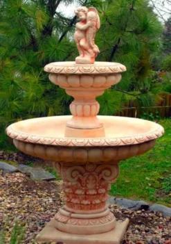 Casa Padrino Jugendstil Gartenbrunnen Junge mit Goldfisch Beige / Rot Ø 114 x H. 171 cm - Gartendeko Brunnen - Springbrunnen