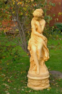 Casa Padrino Jugendstil Gartendeko Skulptur / Statue Mächen Antik Stil Creme - Steinfigur Barock Gartenskulptur - sehr schwer - 195 kg ohne Sockel