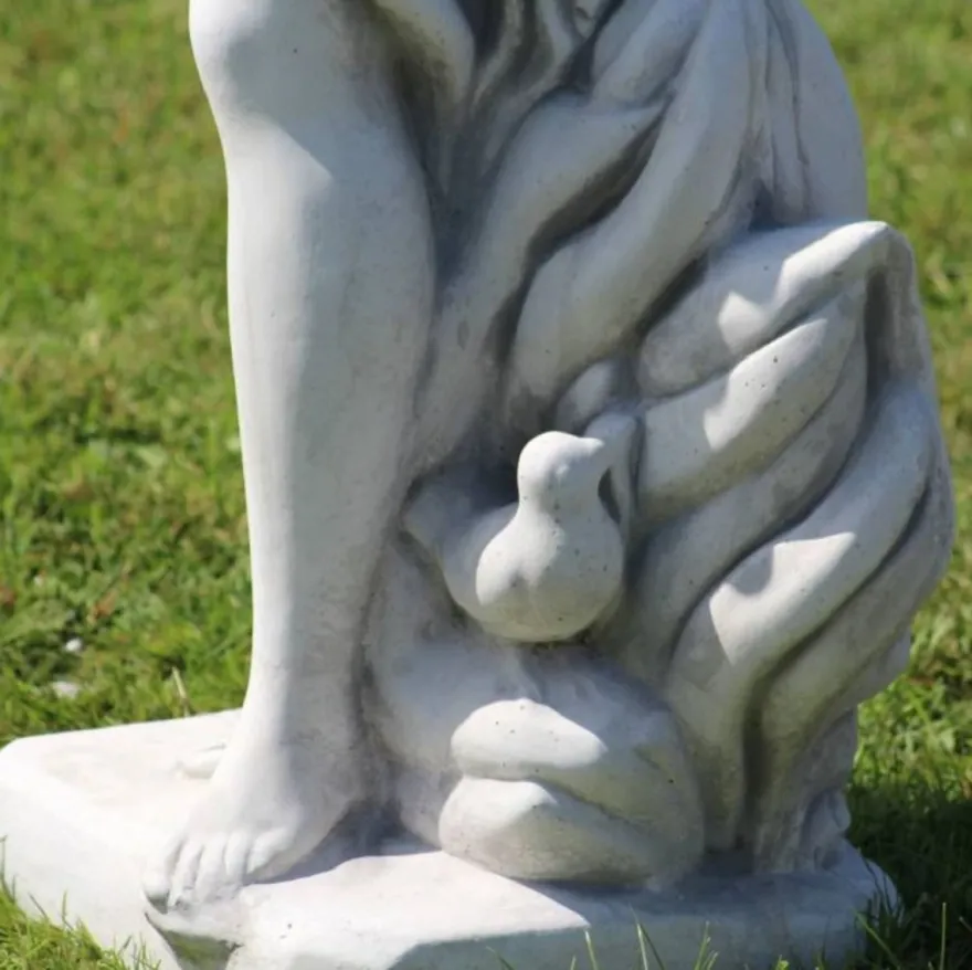 Casa Padrino Jugendstil Garten Deko Skulptur Dame mit Blumenstrauß Grau 31 x 31 x H. 122 cm - Elegante Garten Deko Stein Figur - Barock & Jugendstil Garten Deko Accessoires