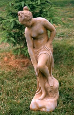 Casa Padrino Jugendstil Skulptur Venus im Bad Antik Stil Grau 23 x H 67 cm Antikstil Erdfarben - Barock Gartendeko - Schwer und Massiv