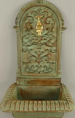 Casa Padrino Jugendstil Wandbrunnen Hellgrün / Rostfarben 36 x 24 x H. 65 cm - Nostalgischer Gartendeko Brunnen mit Wasserhahn - Garten Accessoires