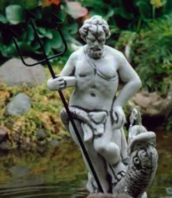 Casa Padrino Jugendstil Wasserspeier Skulptur Neptun mit Fisch Grau / Schwarz 23 x 23 x H. 70 cm - Elegante Wasserspeier Stein Figur - Barock & Jugendstil Garten Deko Accessoires