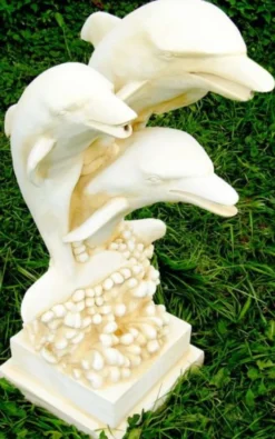 Casa Padrino Jugendstil Wasserspeier Skulptur Delfine Weiß / Sandfaben H. 80 cm - Gartendeko Wasserspeier Figur - Garten Deko Accessoires