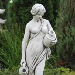 Casa Padrino Jugendstil Wasserspeier Skulptur Frau mit Krügen Grau H. 140 cm - Elegante Wasserspeier Stein Figur - Barock & Jugendstil Garten Deko Accessoires