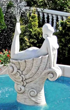 Casa Padrino Jugendstil Wasserspeier Skulptur Frau auf Muschel Weiß / Grau 111 x 80 x H. 192 cm - Prunkvolle Gartenbrunnen Wasserspeier Figur - Barock & Jugendstil Garten Deko Accessoires