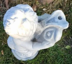 Casa Padrino Jugendstil Wasserspeier Skulptur Junge mit Fisch Grau H. 48 cm - Elegante Wasserspeier Stein Figur - Barock & Jugendstil Garten Deko Accessoires