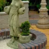 Casa Padrino Jugendstil Wasserspeier Skulptur Frau mit Krügen und dekorativem Blumentopf Grün / Beige 63 x 61 x H. 140 cm - Gartendeko Statue Steinfigur