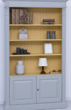 Casa Padrino Landhausstil Bücherschrank Grau / Gelb 120 x 39 x H. 197 cm - Massivholz Schrank - Wohnzimmerschrank - Büroschrank - Landhausstil Möbel