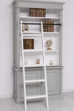Casa Padrino Landhausstil Bücherschrank mit Leiter Grau / Weiß 120 x 51 x H. 228 cm - Massivholz Schrank - Regalschrank - Wohnzimmerschrank - Büroschrank - Landhausstil Möbel