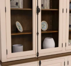 Casa Padrino Landhausstil Esszimmerschrank Creme / Braun 223 x 50 x H. 228 cm - Massivholz Küchenschrank - Esszimmer Möbel im Landhausstil - Landhausstil Esszimmer Einrichtung