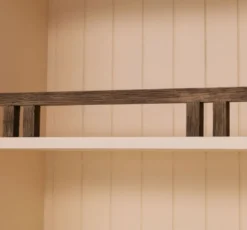 Casa Padrino Landhausstil Esszimmerschrank Creme / Dunkelbraun 137 x 50 x H. 197 cm - Massivholz Küchenschrank - Esszimmer Möbel im Landhausstil - Landhausstil Esszimmer Einrichtung
