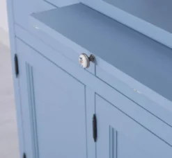 Casa Padrino Landhausstil Esszimmerschrank Hellblau / Grau 137 x 50 x H. 197 cm - Massivholz Küchenschrank - Esszimmer Möbel im Landhausstil - Landhausstil Esszimmer Einrichtung