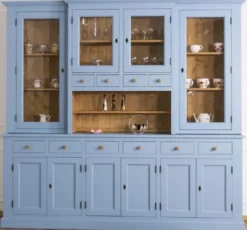 Casa Padrino Landhausstil Esszimmerschrank Hellblau / Naturfarben 245 x 47 x H. 225 cm - Massivholz Küchenschrank - Esszimmer Möbel im Landhausstil - Landhausstil Esszimmer Einrichtung