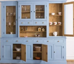 Casa Padrino Landhausstil Esszimmerschrank Hellblau / Naturfarben 245 x 47 x H. 225 cm - Massivholz Küchenschrank - Esszimmer Möbel im Landhausstil - Landhausstil Esszimmer Einrichtung