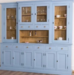 Casa Padrino Landhausstil Esszimmerschrank Hellblau / Naturfarben 245 x 47 x H. 225 cm - Massivholz Küchenschrank - Esszimmer Möbel im Landhausstil - Landhausstil Esszimmer Einrichtung