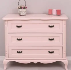 Casa Padrino Landhausstil Kommode Rosa 110 x 48 x H. 89 cm - Massivholz Schrank mit 3 Schubladen - Landhausstil Schlafzimmer Möbel - Möbel im Landhausstil - Landhausstil Einrichtung