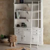 Casa Padrino Landhausstil Schrank mit Leiter Antik Weiß 143,5 x 40,6 x H. 233,7 cm - Bücherschrank - Regalschrank - Wohnzimmerschrank - Büroschrank - Landhausstil Möbel
