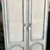 Casa Padrino Landhausstil Schrank Grau 111 x 40 x H. 194 cm - Landhausstil Massivholz Schrank mit 2 Türen - Landhausstil Massivholz Möbel
