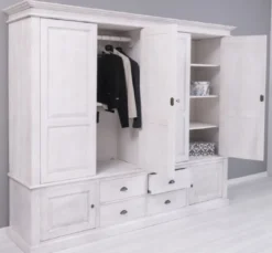 Casa Padrino Landhausstil Schlafzimmerschrank Hellgrau 232 x 59 x H. 197 cm - Massivholz Kleiderschrank mit 6 Türen und 4 Schubladen - Massivholz Schlafzimmer Möbel im Landhausstil