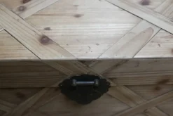 Casa Padrino Landhausstil Truhe Naturfarben 100 x 48 x H. 40 cm - Handgefertigte Holztruhe in Parkettoptik