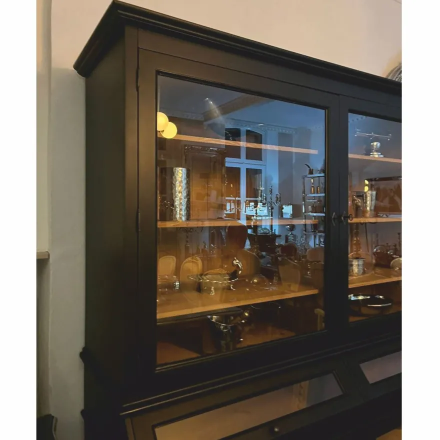 Casa Padrino Landhausstil Vitrine Schwarz / Naturfarben 195 x 70 x H. 223 cm