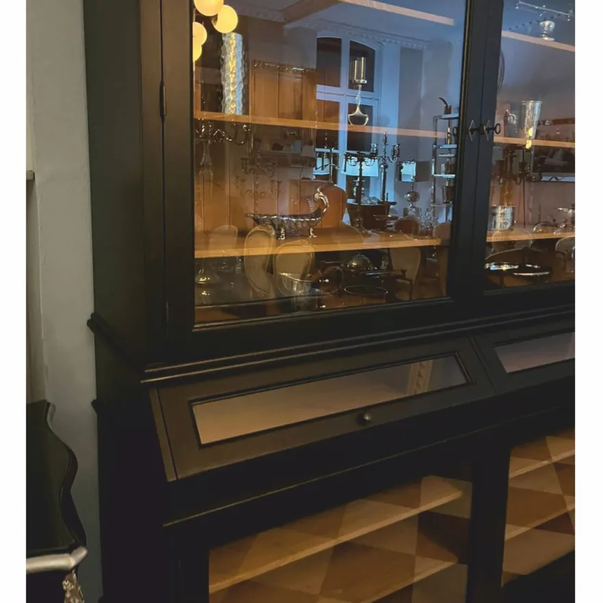 Casa Padrino Landhausstil Vitrine Schwarz / Naturfarben 195 x 70 x H. 223 cm