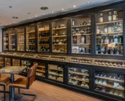 Casa Padrino Landhausstil Weinschrank Antik Schwarz / Naturfarben 440 x 70 x H. 240 cm - Massivholz Barschrank - Massivholz Schrank im Landhausstil - Bar Möbel - Landhausstil Möbel