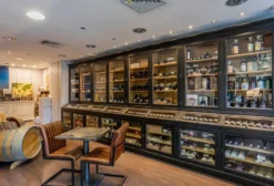 Casa Padrino Landhausstil Weinschrank Antik Schwarz / Naturfarben 440 x 70 x H. 240 cm - Massivholz Barschrank - Massivholz Schrank im Landhausstil - Bar Möbel - Landhausstil Möbel