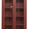 Casa Padrino Landhausstil Wohnzimmer Vitrinenschrank Bordeauxrot 109 x 39 x H. 210 cm - Wohnzimmerschrank mit 2 Glastüren und 2 Schubladen